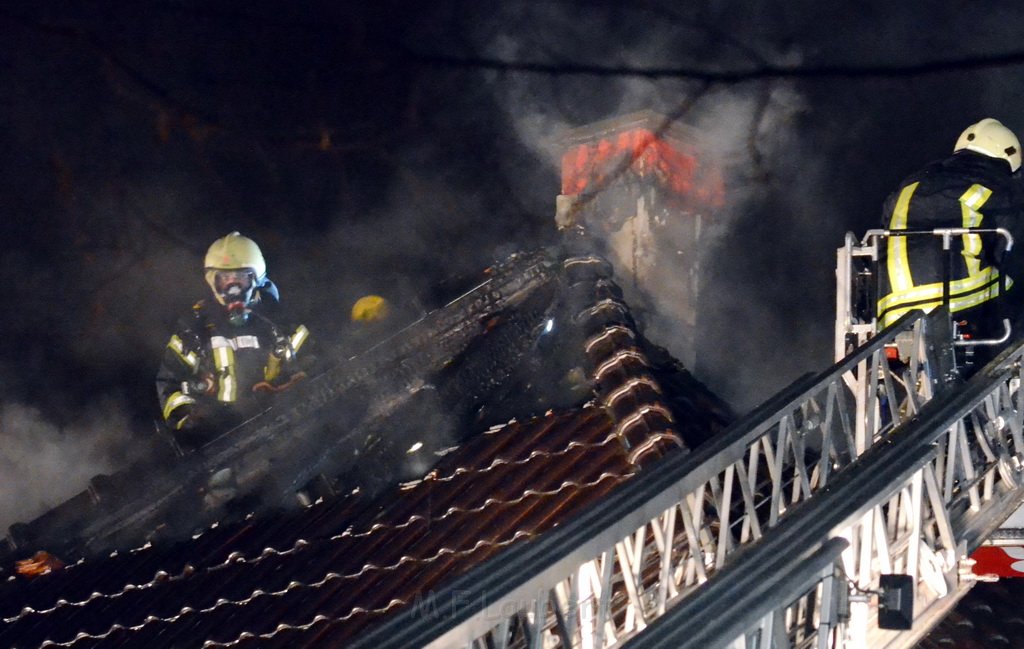 Feuer 2 Koeln Junkersdorf Salzburgerweg P148.JPG - Miklos Laubert